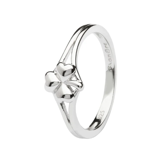 Anillo de trébol de plata de ley
