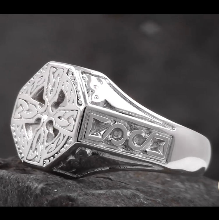 Anillo celta de plata