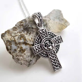 Collar cruz Claddagh de plata de ley
