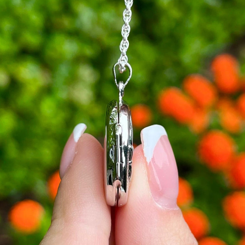Collar con relicario Claddagh de plata