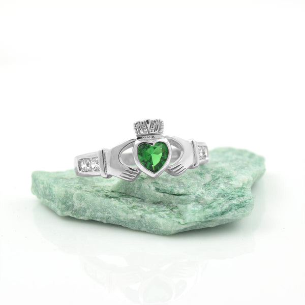 Anillo Claddagh de Esmeralda