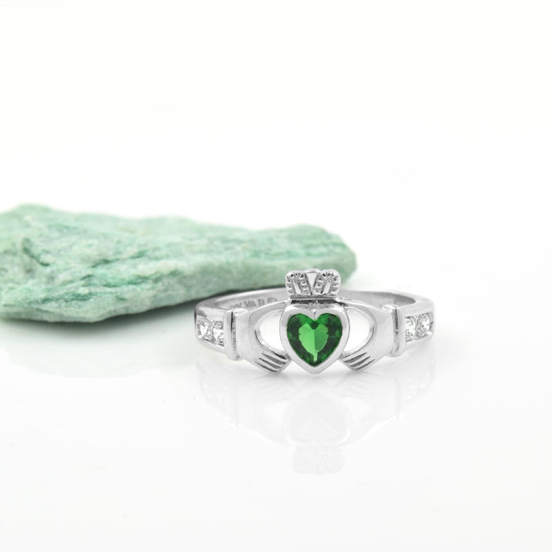 Anillo Claddagh de Esmeralda