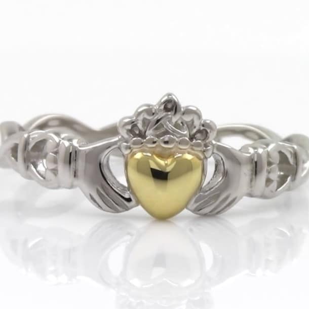 Anillo Claddagh con Corazón de Oro
