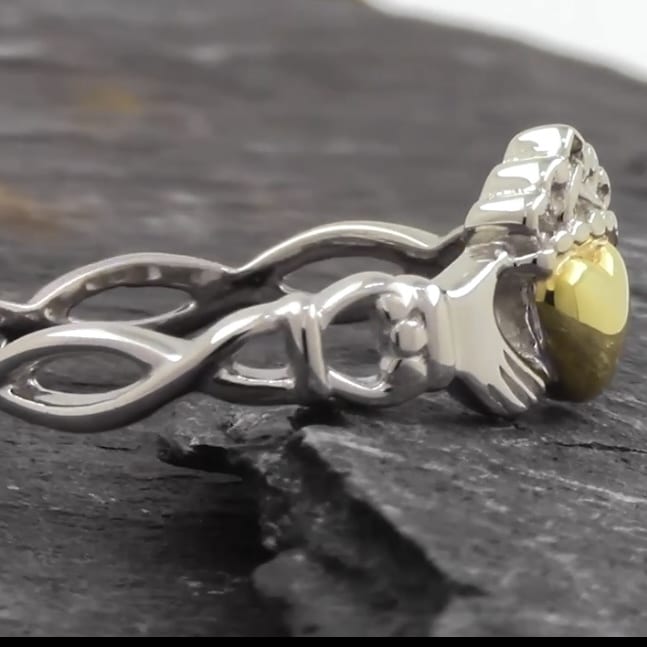 Anillo Claddagh con Corazón de Oro